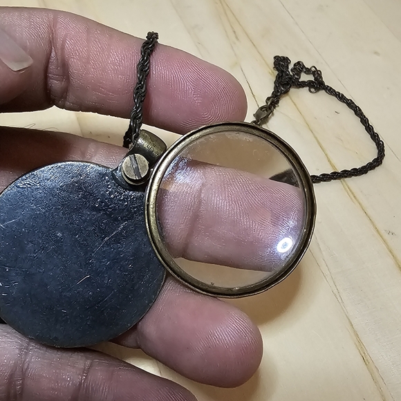 Enamel Inlay Florarl Design Bronze Tone Magnifying Glass Necklace 28 Inch Chain - Picture 7 of 9